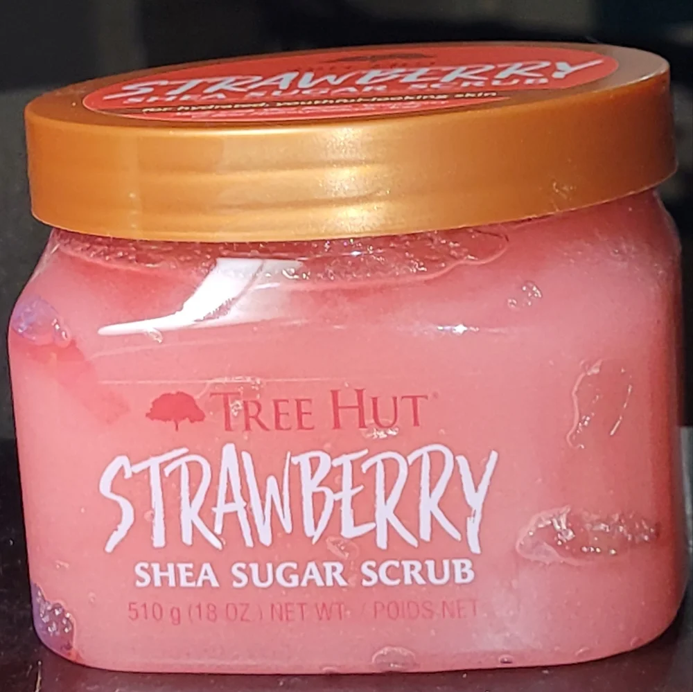 Relisted 🥰 HP 🥰 Tree Hut Strawberry Sugar Scrub New Spring Release - Picture 2 of 7